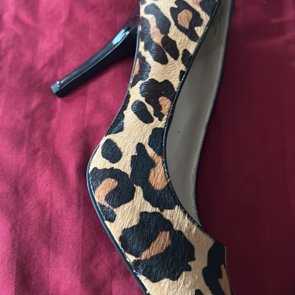 Nine West Leopard print and black patent shoes. - Picture 4 of 6